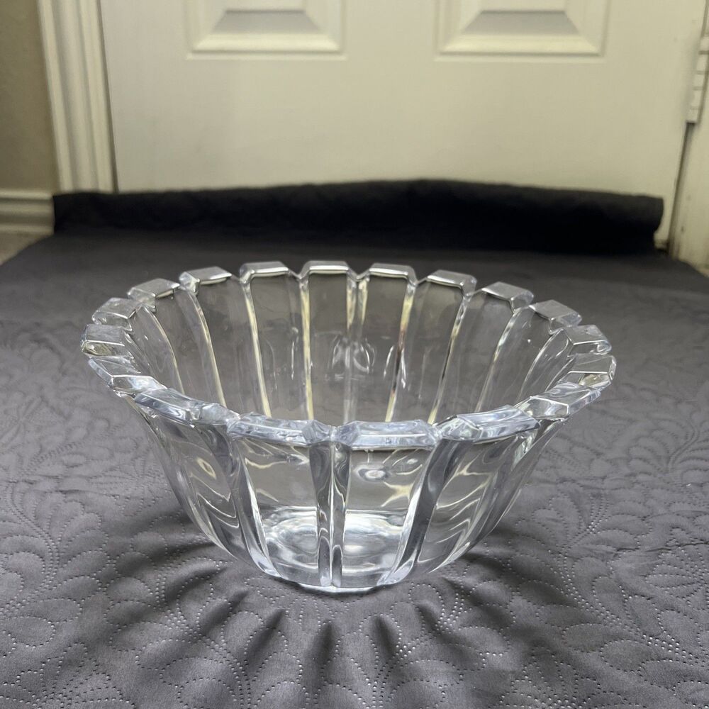Home Beautiful Crystal Glass Design Salad Bowl 9” Dia x 5” H Serverware Kitchen